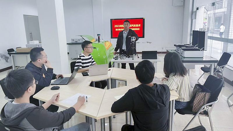 考研辅导班的收费通常由以下几个部分构成：