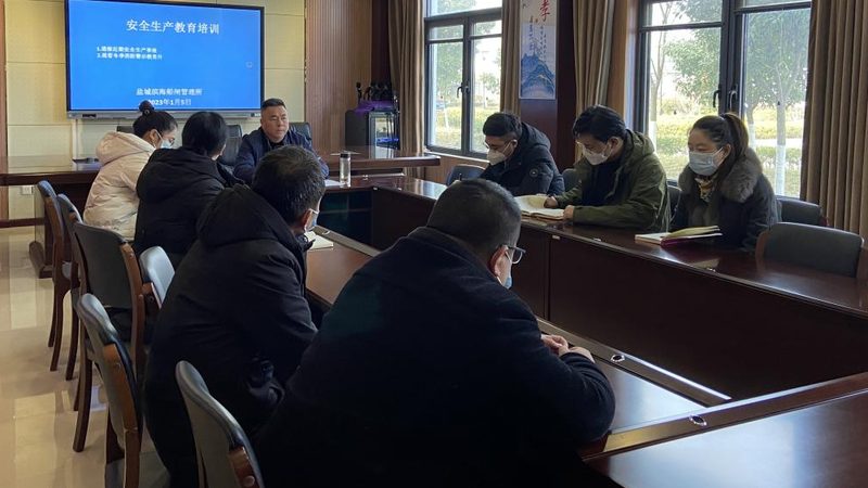 师资背景是判断老师资质的关键。可以从以下几个方面了解：