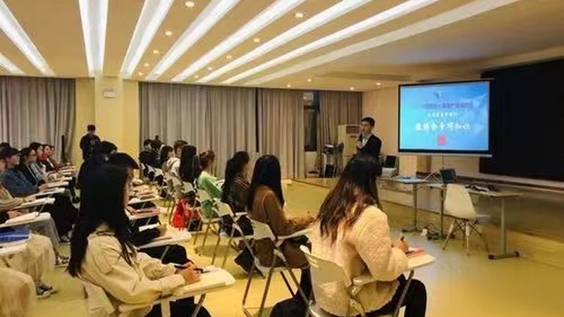 为提高培训效果，中小企业可以尝试以下创新培训模式：